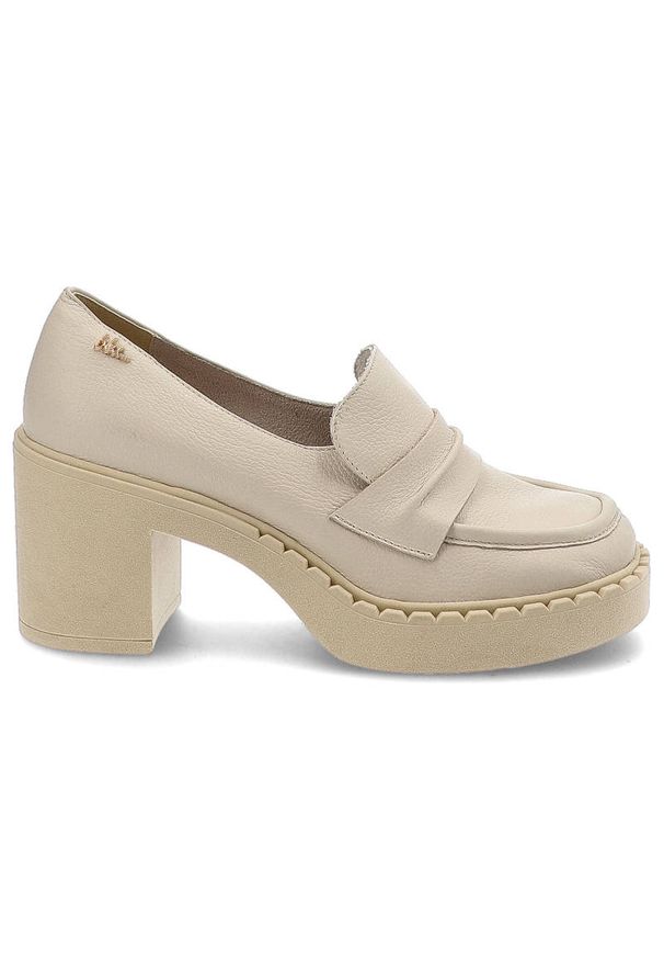 Beżowe Półbuty Blu Wygodne Skórzane Buty Na Obcasie. Okazja: na co dzień. Zapięcie: bez zapięcia. Kolor: beżowy. Szerokość cholewki: normalna. Wzór: aplikacja. Materiał: skóra. Obcas: na obcasie. Styl: casual, elegancki. Wysokość obcasa: średni