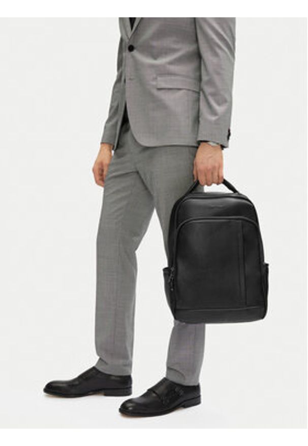 Gino Rossi Plecak GIN-L-002-07 Czarny. Kolor: czarny. Materiał: materiał, syntetyk