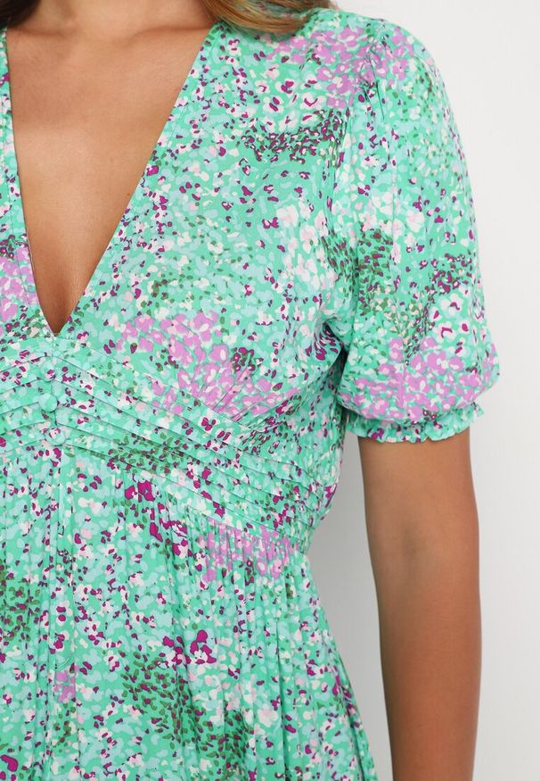 Born2be - Zielona Sukienka Midi z Głębokim Dekoltem i Gumką w Pasie z Wiskozy Arevik. Kolor: zielony. Materiał: wiskoza. Długość: midi