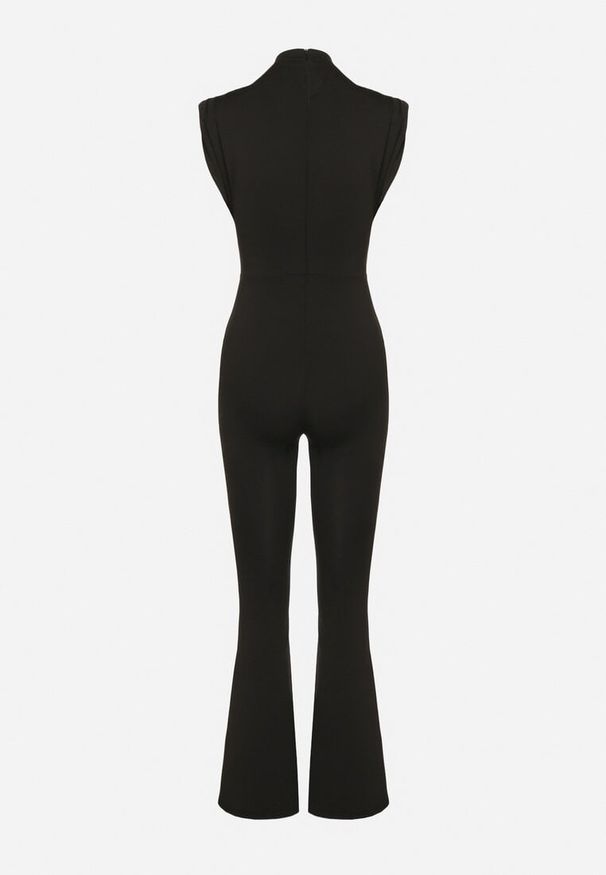 Born2be - Czarny Kombinezon z Nogawkami Flare i Podkreślonymi Ramionami Milenirea. Okazja: na co dzień. Kolor: czarny. Materiał: jeans. Styl: casual, klasyczny