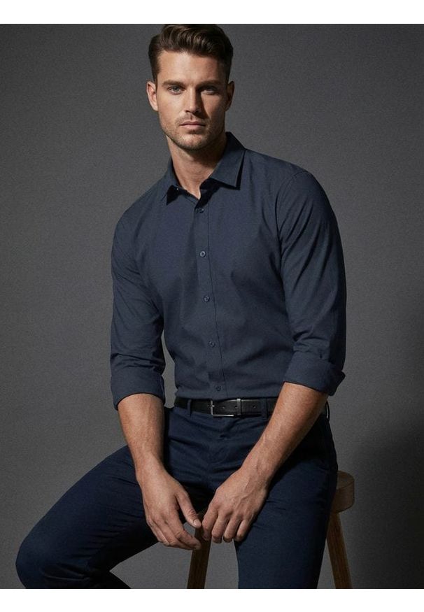 Sinsay - Gładka koszula basic - granatowy. Kolor: niebieski. Wzór: gładki