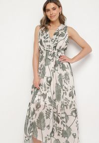 Born2be - Zielona Kopertowa Sukienka z Wiskozą z Wiązanym Paskiem Nativire. Okazja: na co dzień. Typ kołnierza: dekolt w serek. Kolor: zielony. Materiał: wiskoza. Typ sukienki: kopertowe. Styl: casual, elegancki, klasyczny #4