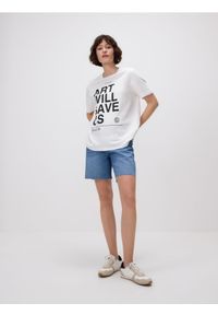 Reserved - T-shirt z nadrukiem - biały. Kolor: biały. Materiał: bawełna, dzianina. Wzór: nadruk