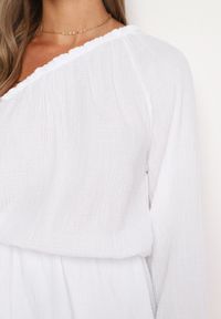 Born2be - Biały Muślinowy Kombinezon z Bawełny na Jedno Ramię z Gumką w Pasie Vimaree. Okazja: na imprezę, na co dzień. Kolor: biały. Materiał: bawełna. Styl: casual #3