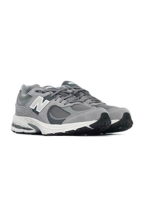 Buty do chodzenia damskie New Balance GC2002ST. Zapięcie: sznurówki. Kolor: szary. Materiał: skóra. Szerokość cholewki: normalna. Sport: turystyka piesza