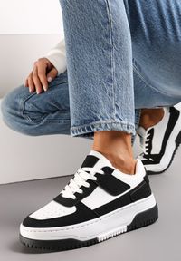 Renee - Czarno-Białe Sneakersy na Platformie z Ozdobnymi Wstawkami Faretta. Kolor: czarny. Wzór: aplikacja. Obcas: na platformie