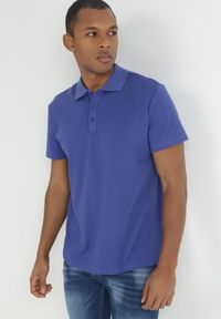 Born2be - Niebieska Koszulka Polo z Krótkim Rękawem Wakeish. Typ kołnierza: polo. Kolor: niebieski. Materiał: tkanina. Długość rękawa: krótki rękaw. Długość: krótkie