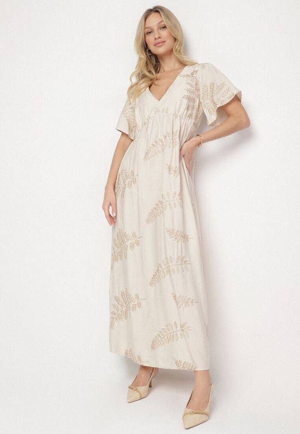 Born2be - Beżowa Wiskozowa Sukienka z Metalicznymi Haftami Helvesia. Okazja: na co dzień. Typ kołnierza: dekolt w kształcie V. Kolor: beżowy. Materiał: wiskoza. Wzór: haft. Styl: elegancki, casual