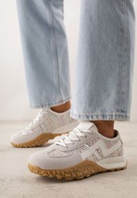 Born2be - Szare Sneakersy z Abstrakcyjną Podeszwą z Tłoczeniem i Ozdobnymi Paskami Emaliane. Okazja: na co dzień. Zapięcie: pasek. Kolor: szary #1