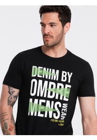 Ombre Clothing - Męski bawełniany t-shirt z dużym napisem – czarny V2 - Rozmiar: M. Okazja: na co dzień. Kolor: czarny. Materiał: bawełna. Wzór: napisy. Styl: casual