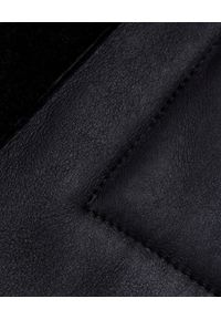 ALMAROSAFUR - Czarny płaszcz ze skóry owczej. Kolor: czarny. Materiał: skóra. Długość rękawa: długi rękaw. Długość: długie. Wzór: aplikacja. Sezon: zima, jesień. Styl: klasyczny