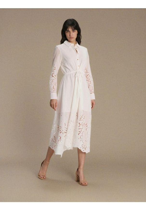 Sinsay - Sukienka midi z ażurowymi wstawkami - biały. Kolor: biały. Wzór: ażurowy. Długość: midi