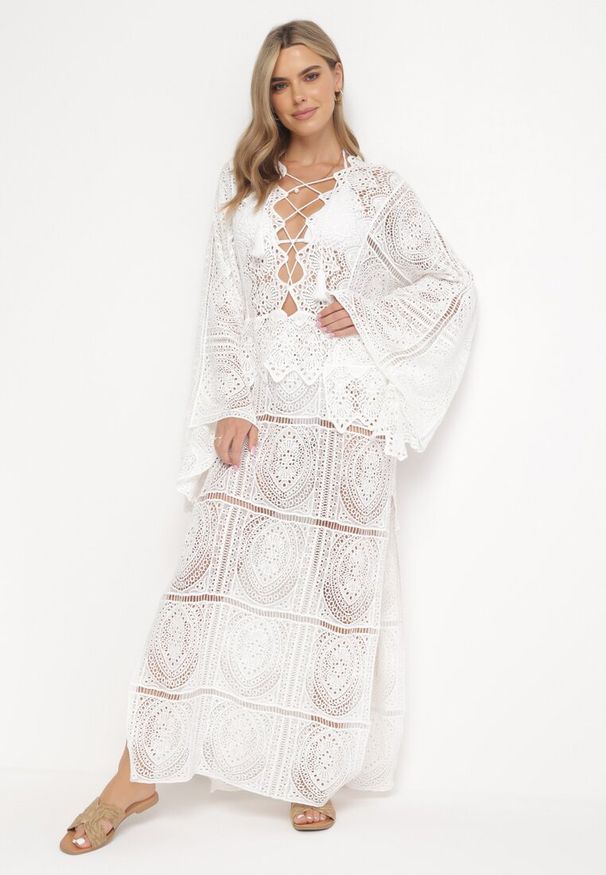 Born2be - Biała Szydełkowa Sukienka Maxi z Wiązaniem Vaskoppe. Kolor: biały. Materiał: tkanina. Typ sukienki: proste. Długość: maxi