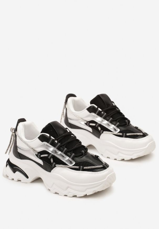 Born2be - Czarno-Białe Sneakersy na Grubej Podeszwie z Paskiem z Cyrkoniami Novallie. Zapięcie: pasek. Kolor: czarny. Materiał: dresówka, jeans