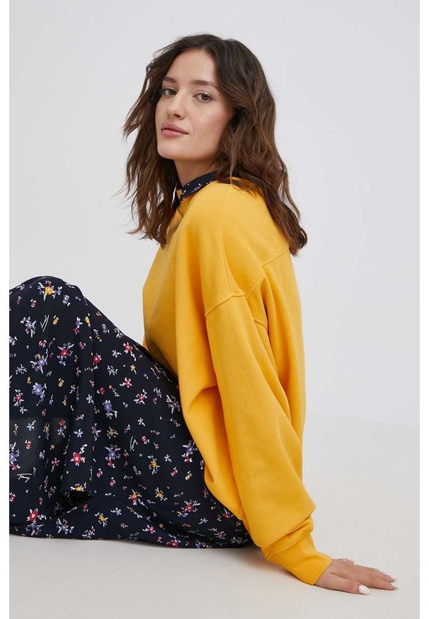 Levi's® - Levi's Bluza bawełniana damska kolor żółty gładka. Okazja: na spotkanie biznesowe. Kolor: żółty. Materiał: bawełna. Długość rękawa: długi rękaw. Długość: długie. Wzór: gładki. Styl: biznesowy
