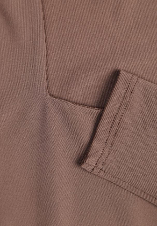 Born2be - Brązowa Elastyczna Bluzka z Kwadratowym Dekoltem z Wiskozą Doriore. Okazja: na co dzień. Typ kołnierza: dekolt kwadratowy. Kolor: brązowy. Materiał: wiskoza. Styl: elegancki, klasyczny, casual