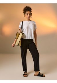 Sinsay - Wiskozowe spodnie straight leg - czarny. Kolor: czarny. Materiał: wiskoza