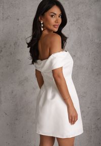 Renee - Biała Koktajlowa Sukienka Hiszpanka VICES Typu Bombka Iaonara. Typ kołnierza: dekolt hiszpanka. Kolor: biały. Materiał: poliester. Typ sukienki: bombki. Styl: wizytowy #7