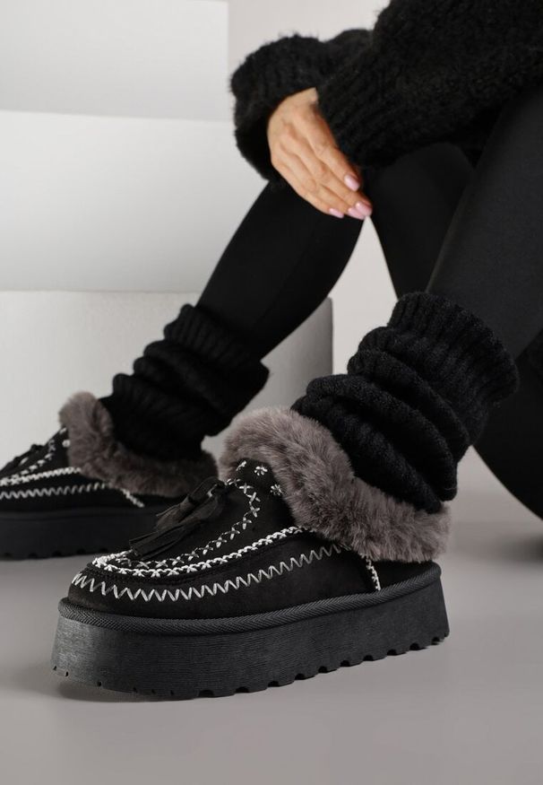 Renee - Czarne Śniegowce na Platformie Ozdobione Frędzlami i Haftem Ezivelle. Okazja: na co dzień. Kolor: czarny. Wzór: haft, aplikacja. Sezon: zima. Obcas: na platformie. Styl: casual
