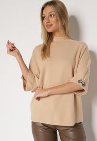 Born2be - Beżowy Sweter Ozdobiony na Rękawach Cyrkoniami Aletusa. Okazja: na co dzień. Kolor: beżowy. Materiał: jeans. Wzór: aplikacja. Styl: casual, elegancki #4