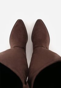 Born2be - Brązowe Gładkie Kozaki Kowbojki z Imitacji Zamszu na Stożkowym Obcasie Karelia. Nosek buta: otwarty. Kolor: brązowy. Materiał: zamsz. Wzór: gładki. Obcas: na obcasie. Wysokość obcasa: średni #8