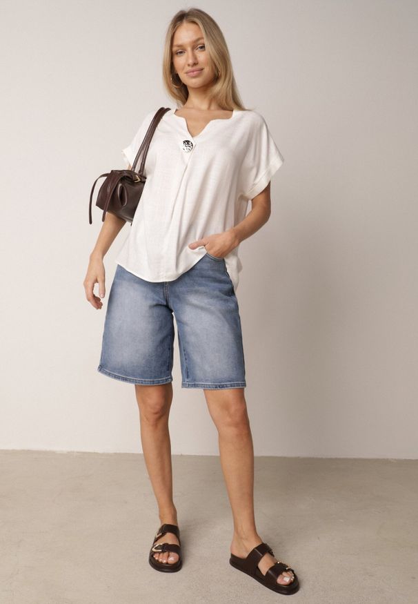 Born2be - Biała Nietoperzowa Bluzka z Krótkim Rękawem z Lnem i Wiskozą Isirtila. Okazja: do pracy, na co dzień. Kolor: biały. Materiał: wiskoza, len. Długość rękawa: krótki rękaw. Długość: krótkie. Sezon: lato. Styl: elegancki, klasyczny, casual