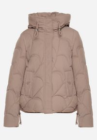 Born2be - Ciemnobeżowa Pikowana Kurtka o Pudełkowym Kroju z Kapturem i Ściągaczami Selizola. Okazja: na spacer. Typ kołnierza: kaptur. Kolor: beżowy. Materiał: skóra, jeans. Styl: sportowy #7