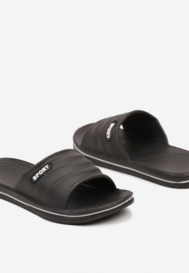Born2be - Czarne Klapki Basenowe z Szerokim Paskiem Dimalin. Okazja: na co dzień, na plażę, na spacer. Kolor: czarny. Materiał: jedwab. Sezon: lato. Styl: wakacyjny, elegancki, casual