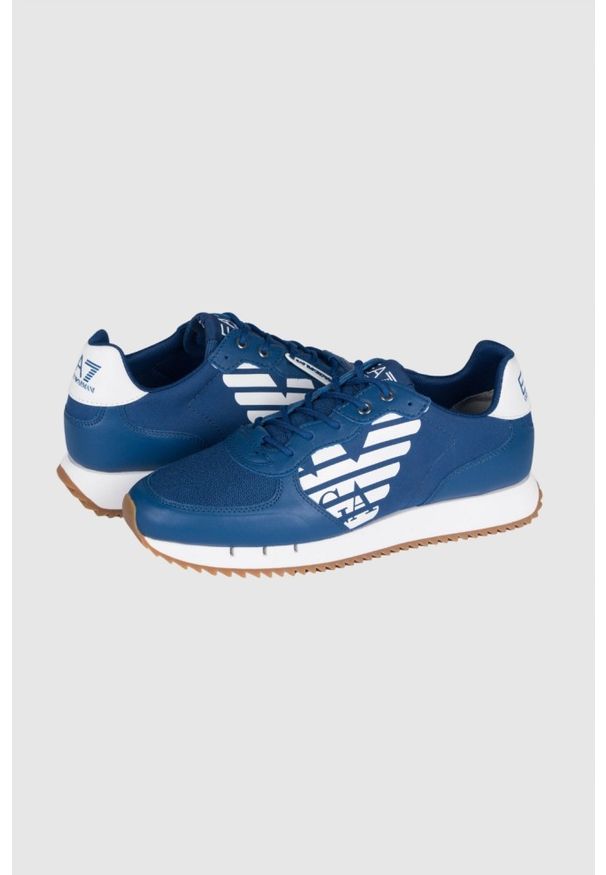 EA7 Emporio Armani - EA7 Niebieskie sneakersy z białą podeszwą. Kolor: niebieski