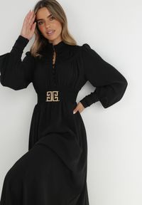 Born2be - Czarna Sukienka Laodyle. Typ kołnierza: kołnierzyk stójkowy. Kolor: czarny. Materiał: poliester, koronka, tkanina. Długość rękawa: długi rękaw. Wzór: ażurowy. Styl: elegancki, retro. Długość: maxi #2