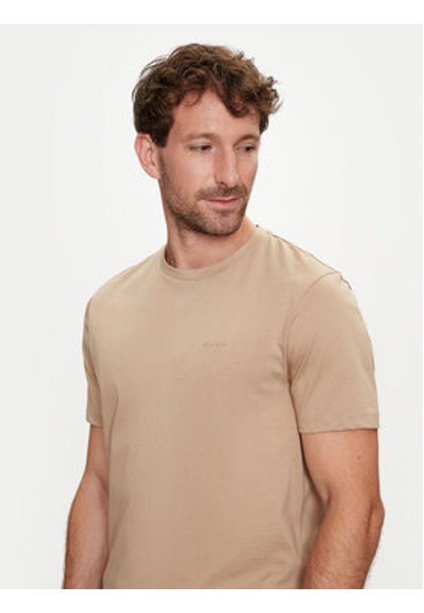 JOOP! T-Shirt 17 JJ-29Cosmo 30041080 Beżowy Modern Fit. Kolor: beżowy. Materiał: bawełna