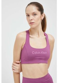 Calvin Klein Performance biustonosz sportowy Essentials kolor fioletowy. Kolor: fioletowy. Materiał: skóra. Sport: fitness, taniec