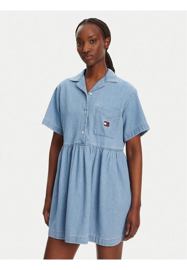 Tommy Jeans Sukienka jeansowa DW0DW20372 Niebieski Relaxed Fit. Kolor: niebieski. Materiał: bawełna