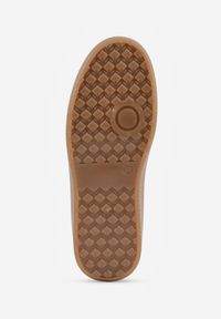 Renee - Zielone Sneakersy na Niskiej Platformie z Metalicznymi Wstawkami Dalivia. Okazja: na co dzień. Nosek buta: okrągły. Zapięcie: sznurówki. Kolor: beżowy. Materiał: materiał. Wzór: aplikacja. Obcas: na platformie. Wysokość obcasa: niski #6