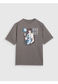 4f - 4F T-shirt oversize z nadrukiem chłopięcy - szary 158 (12-13 lat). Okazja: na co dzień. Kolor: szary. Materiał: jersey, materiał, bawełna. Wzór: nadruk. Sezon: lato. Styl: klasyczny, sportowy, casual
