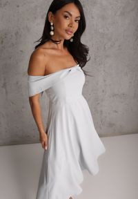 Renee - Niebieska Rozkloszowana Sukienka Koktajlowa VICES z Hiszpańskim Dekoltem Neamerianne. Okazja: na wesele, na ślub cywilny. Typ kołnierza: dekolt hiszpanka. Kolor: niebieski. Materiał: lakier, poliester. Typ sukienki: rozkloszowane. Styl: wizytowy #1