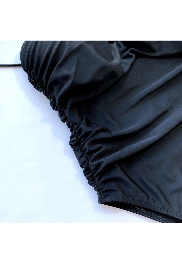 Intica - Strój kąpielowy z cienkimi ramiączkami na plażę i basen Tahmina. Kolor: czarny. Materiał: materiał