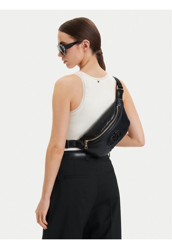 Love Moschino - LOVE MOSCHINO Nerka JC4337PP0OKM0000 Czarny. Kolor: czarny. Materiał: skóra