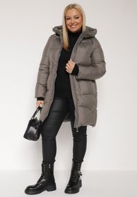 Born2be - Szara Długa Pikowana Kurtka z Nieodpinanym Kapturem Mevessia. Okazja: na co dzień. Kolor: szary. Materiał: jeans. Długość: długie. Styl: casual, elegancki, klasyczny #7