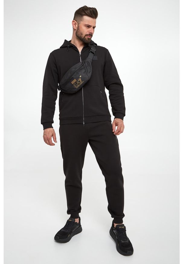 EA7 Emporio Armani - Spodnie dresowe męskie EA7 EMPORIO ARMANI. Materiał: dresówka