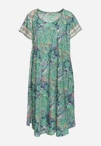 Born2be - Zielona Wiskozowa Sukienka o Rozkloszowanym Kroju w Stylu Boho Melnea. Typ kołnierza: dekolt w łódkę. Kolor: zielony. Materiał: wiskoza. Długość rękawa: krótki rękaw. Sezon: lato. Styl: boho #7