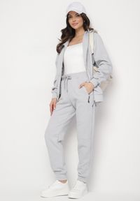 Born2be - Szary Komplet Dresowy Bluza z Kapturem i Joggery Rerialda. Kolor: szary. Materiał: dresówka #3