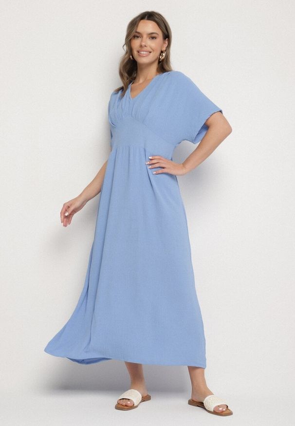 Born2be - Niebieska Sukienka z Bawełną i Górą w Stylu Nietoperza Filenia. Okazja: na co dzień. Kolor: niebieski. Materiał: bawełna. Styl: casual