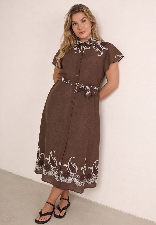 Born2be - Brązowa Rozkloszowana Sukienka Koszulowa z Wiskozy z Haftem i Wiązanym Paskiem Adellis. Okazja: na co dzień. Kolekcja: plus size. Kolor: brązowy. Materiał: wiskoza. Wzór: haft. Sezon: lato. Typ sukienki: koszulowe. Styl: casual, boho