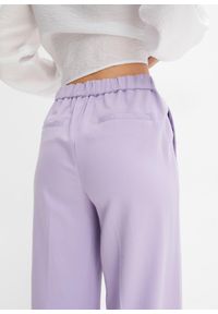 bonprix - Spodnie z zakładkami z wygodnym pasem. Kolor: fioletowy. Materiał: poliester. Styl: elegancki #2