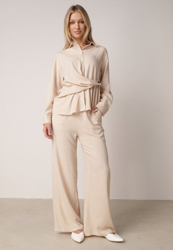 Born2be - Beżowy Wiskozowy Komplet Asymetryczna Koszula i Spodnie z Kieszeniami Moneia. Kolor: beżowy. Materiał: wiskoza