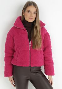 Born2be - Fuksjowa Kurtka Futerko Teddy Zychee. Okazja: na co dzień, na spacer. Kolor: różowy. Materiał: futro. Długość rękawa: długi rękaw. Długość: długie. Styl: casual, elegancki #6