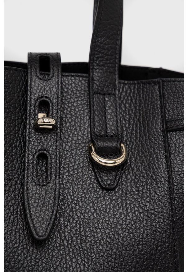 Furla torebka skórzana kolor czarny. Kolor: czarny. Materiał: skórzane. Rodzaj torebki: na ramię