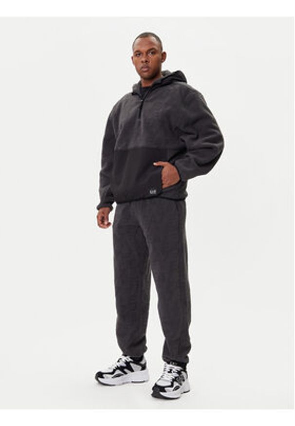 EA7 Emporio Armani Polar 7M000982 AF16804 U8117 Szary Relaxed Fit. Kolor: szary. Materiał: syntetyk