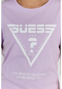 Guess - GUESS Fioletowy t-shirt damski z białym logo, Rozmiar S. Kolor: fioletowy. Materiał: bawełna. Wzór: nadruk